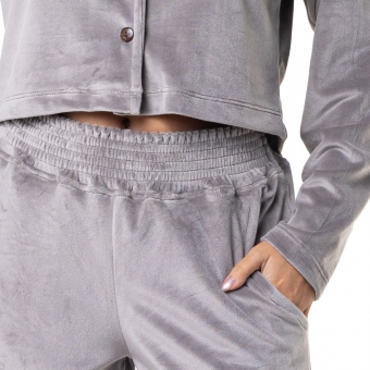 Conjunto casual em Plush com Abertura em Botão