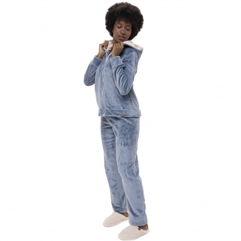 Pijama Feminino de Inverno em Fleece Peluciado com Zíper e Capuz